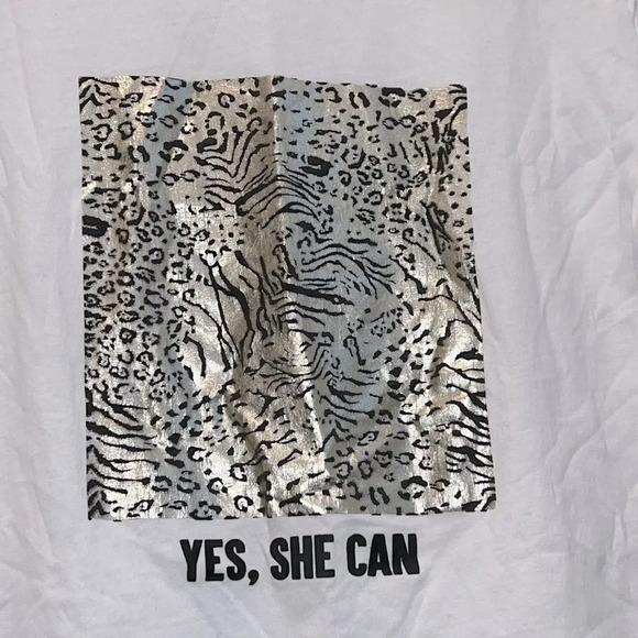 Stradivarius Yes, she can metallic graphic tee women’s small - Picture 2 of 4